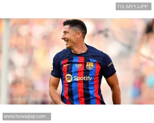 莱万回归诺坎普对阵拜仁引发球迷愤怒：昔日英雄为何如此忘恩负义