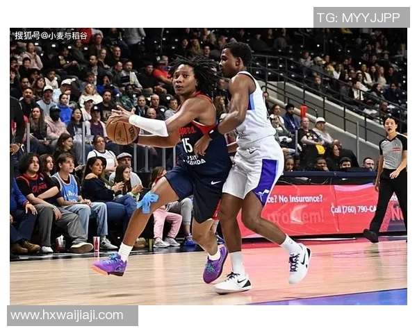 火箭队与快船队激战三月二日NBA赛场精彩对决引发球迷热议 火箭队与快船队激战三月二日NBA赛场精彩对决引发球迷热议